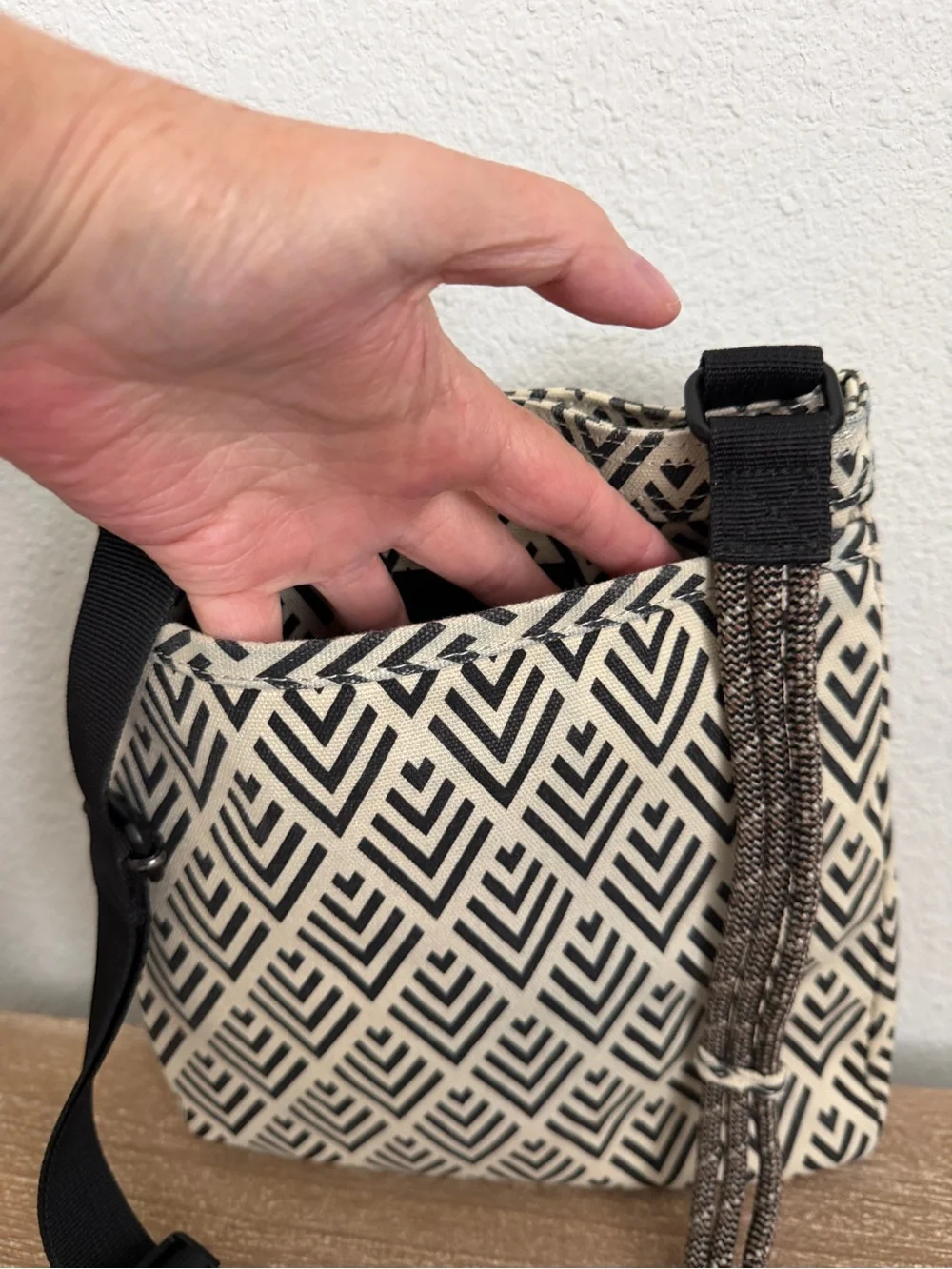 KAVU Set Keepalong Sling Canvas Rope Crossbody Bag & Wallet Deco Tiles Print